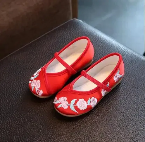 2024 New Retro Silk  Girls' Cloth Shoes Manual Flower Embroidered Chinese Style Girls Casual Shoes National Wind Dance Shoes