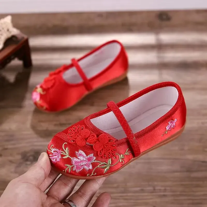 2024 New Retro Silk  Girls' Cloth Shoes Manual Flower Embroidered Chinese Style Girls Casual Shoes National Wind Dance Shoes